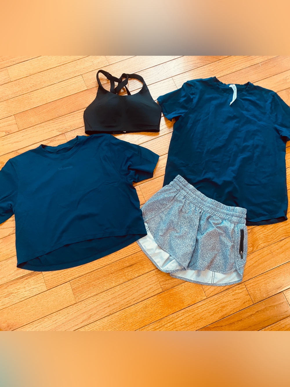 Lululemon lot of 4 tracker shorts, sports bra, mesh shirt, T-shirt size 8 34C